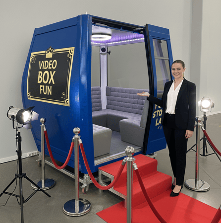 Exemple de mini studio TV en forme de télécabine de ski pour collecter des vidéos amusantes