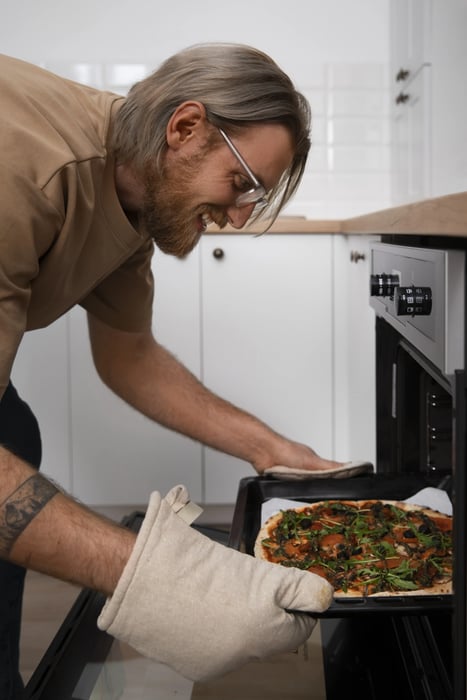 medium-shot-man-cooking-pizza medium-shot-man-cooking-pizza