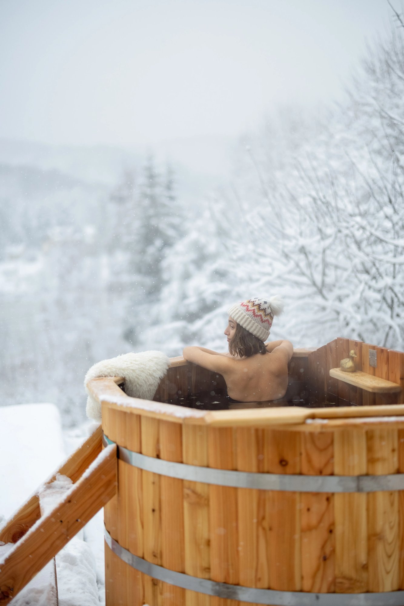 woman-relaxing-in-hot-bath-at-snowy-mountains-2023-11-27-04-52-06-utc woman-relaxing-in-hot-bath-at-snowy-mountains-2023-11-27-04-52-06-utc
