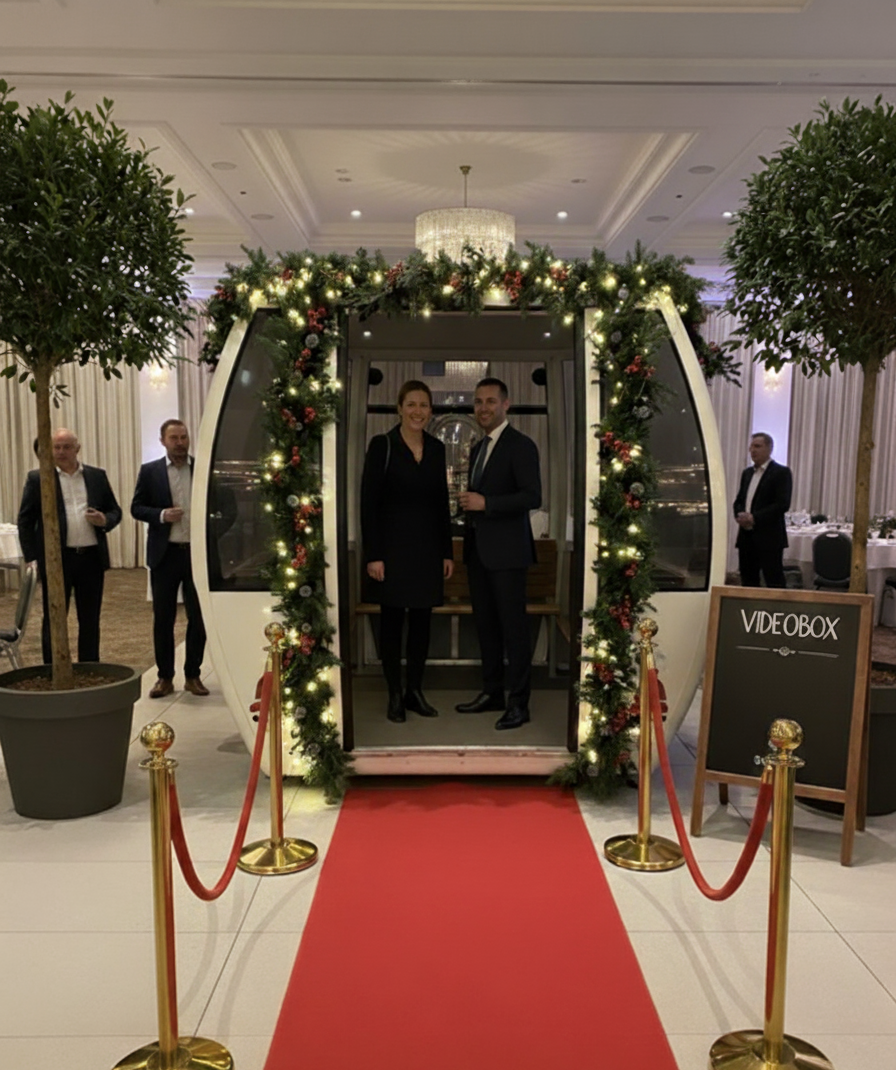 Exemple de vidéo box by tested4you sous forme de télécabine de ski pour une soirée de fin d'année sur le thème de noel